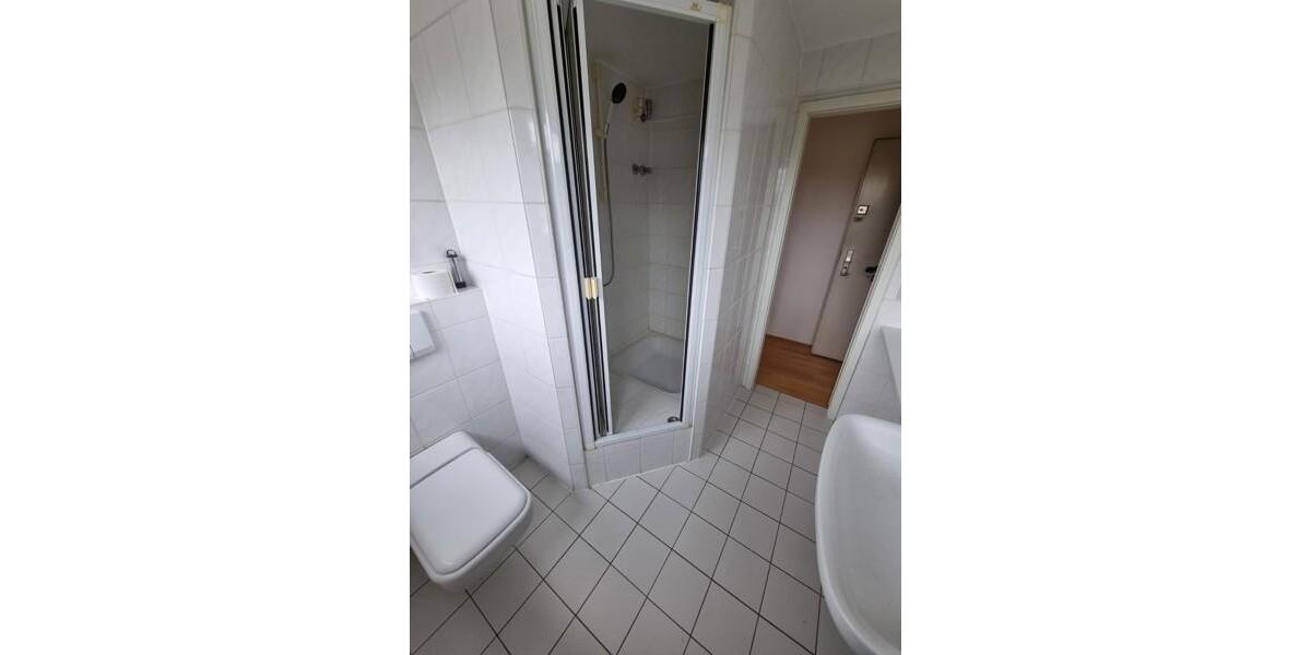 Ratingen: Helle Dachgeschosswohnung mit großem Wohnraum 2 zimmer