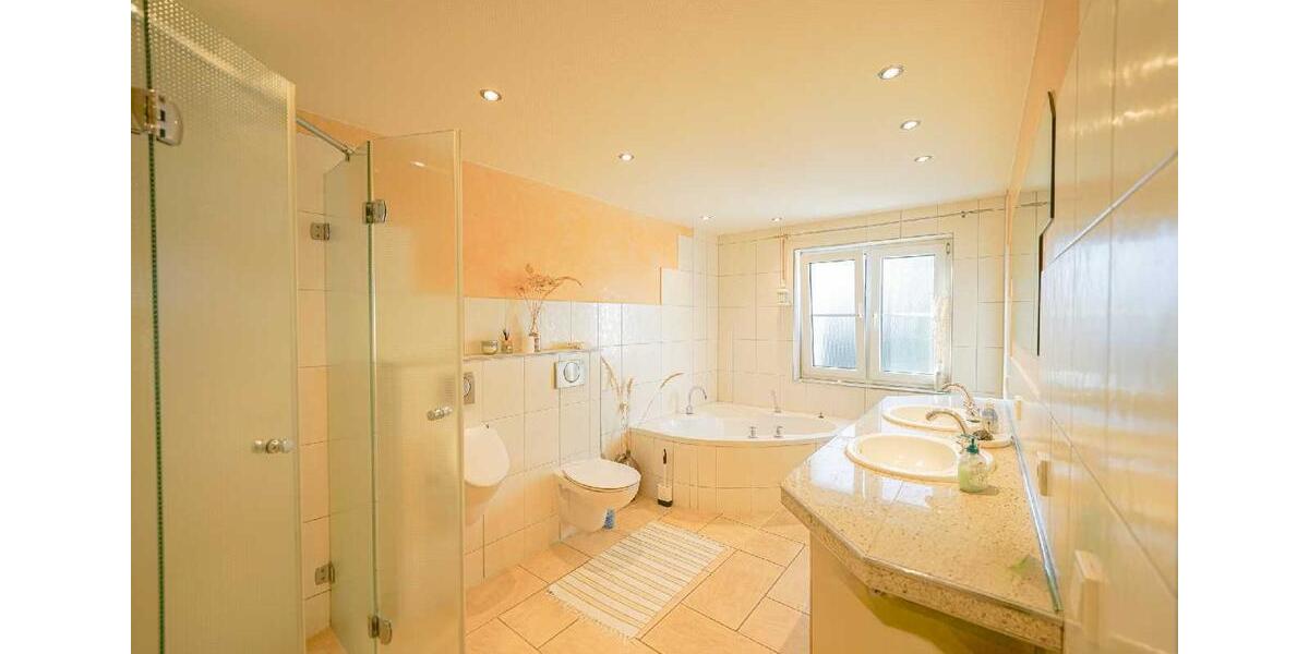 Einfamilienhaus Ratingen Tiefenbroich - 5 Zimmer, 220 m&sup2;, 2.500&euro; | Angebot:24815445