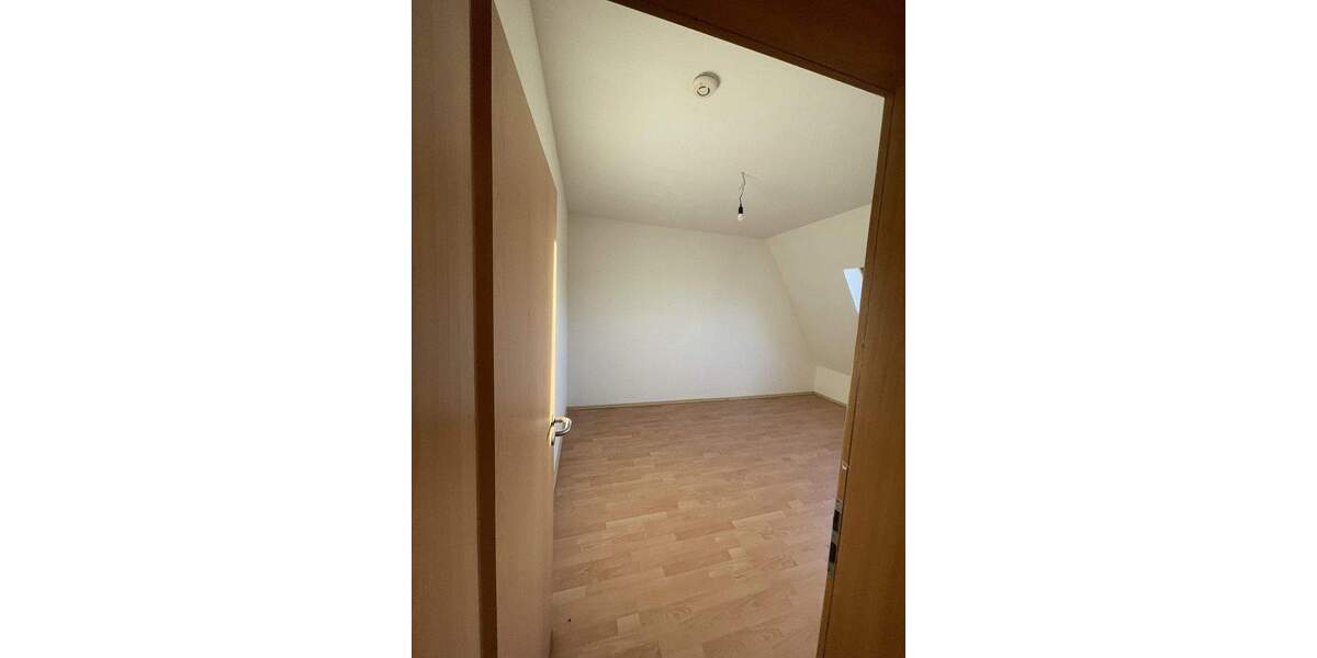 Helle 3,5-Zimmer-Dachgeschosswohnung mit ca. 80?m² in Gelsenkirchen-Bismarck - ab sofort bezugsfrei 3 zimmer