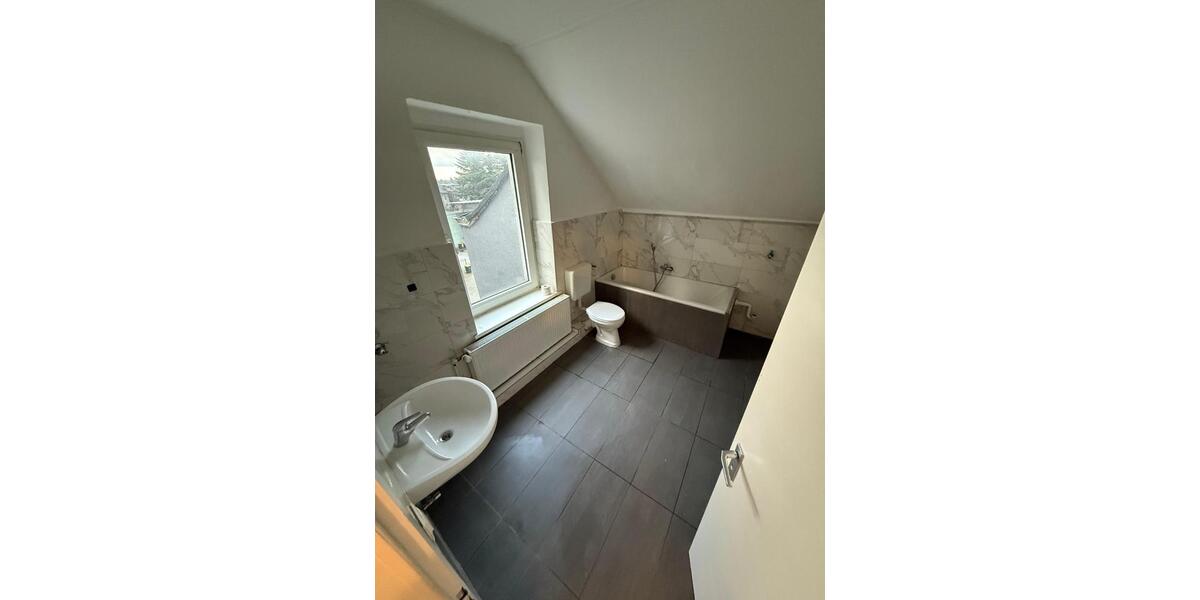 Dachgeschoßwohnung Gelsenkirchen Erle - 3.5 Zimmer, 75 m&sup2;, 600&euro; | Angebot:24658577