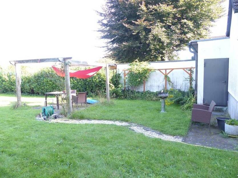 In 2000 kernsaniertes Mehrparteienhaus mit schönem Gartengrundstück in Recklinghausen- Grullbad.