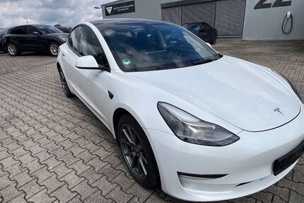 Tesla Model 3 122.796 km 26.300 &euro; Datteln 45711