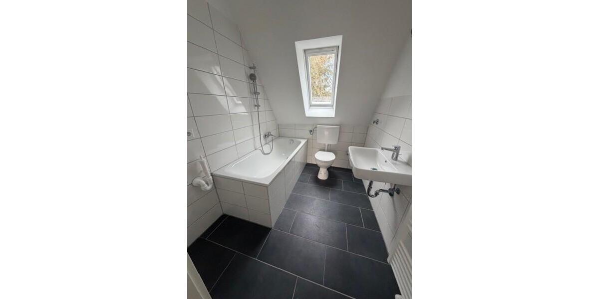 Dachgeschoßwohnung Essen Stadtbezirk VI - 4 Zimmer, 82 m&sup2;, 673&euro; | Angebot:25525686