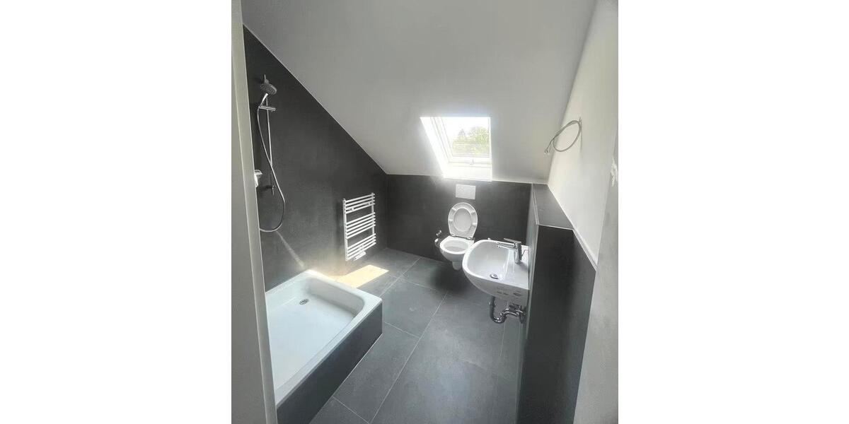 Dachgeschoßwohnung Gelsenkirchen Gelsenkirchen-West - 4 Zimmer, 80 m&sup2;, 640&euro; | Angebot:26336406