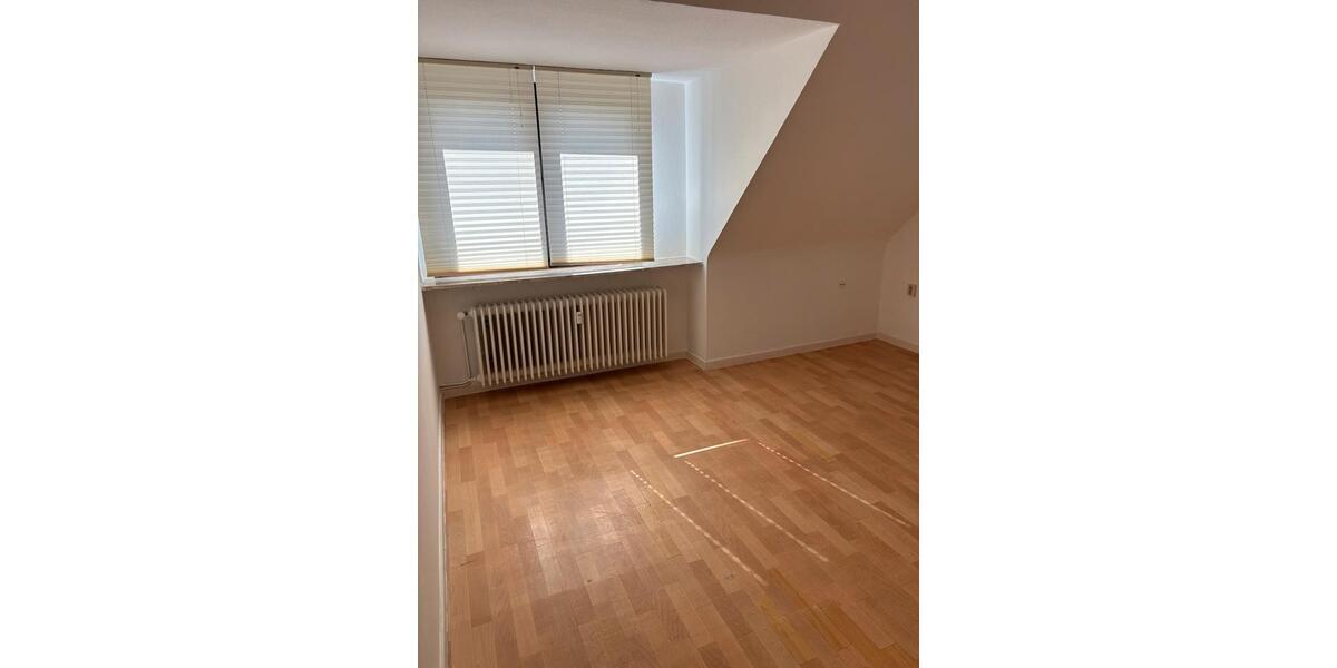 Dachgeschoßwohnung Oberhausen Biefang - 3.5 Zimmer, 72 m&sup2;, 860&euro; | Angebot:26336385
