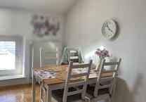 Helle 4-Zimmer-DG-Wohnung mit Parkett & Küche