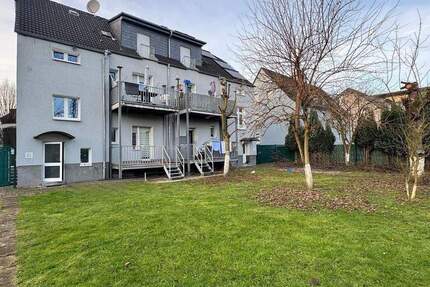 Gepflegtes Mehrfamilienhaus mit drei Wohneinheiten, Balkon und Garten! 6 zimmer