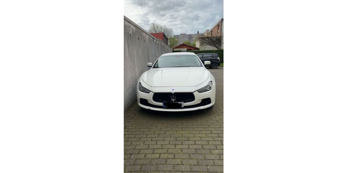 Maserati Ghibli 156.000 km 15.999 &euro; Oer-Erkenschwick 45739