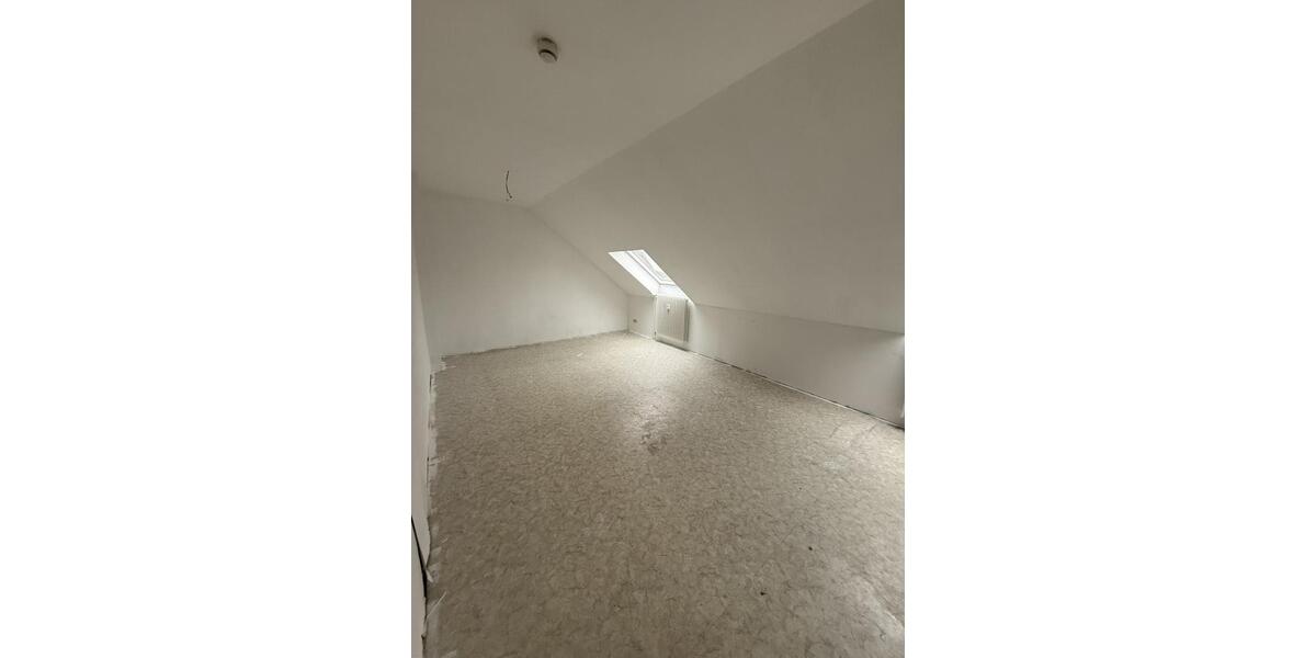 Dachgeschoßwohnung Duisburg Hamborn - 2.5 Zimmer, 53 m&sup2;, 281&euro; | Angebot:25524174