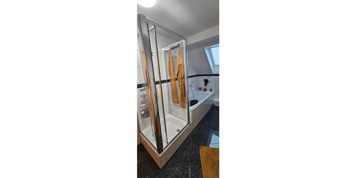Dachgeschoßwohnung Wuppertal Lichtenplatz - 3.5 Zimmer, 110 m&sup2;, 1.125&euro; | Angebot:26395411