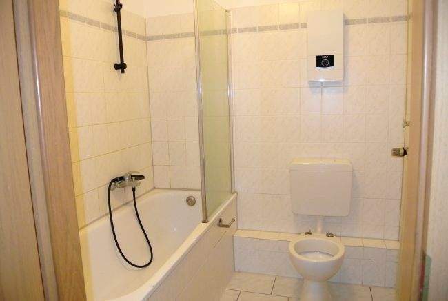 In einem Patrizierhaus mit hohen Decken befindet sich eine 4 Zimmer-Wohnung mit neuer Ausstattung für Altbauliebhaber**** 4 zimmer