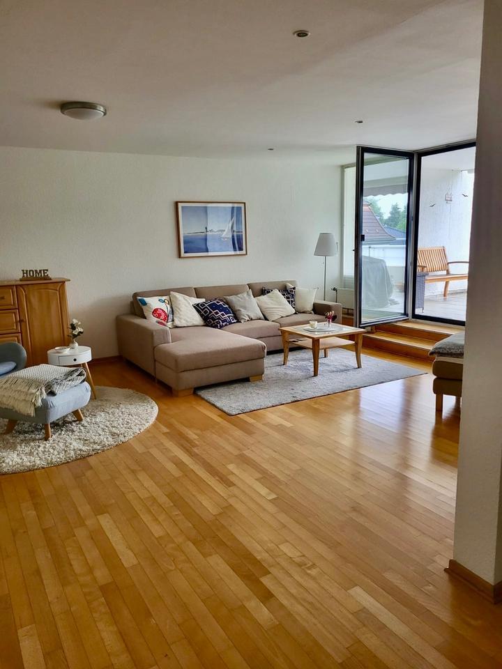 Großzügige wunderschöne Wohnung mit Balkon