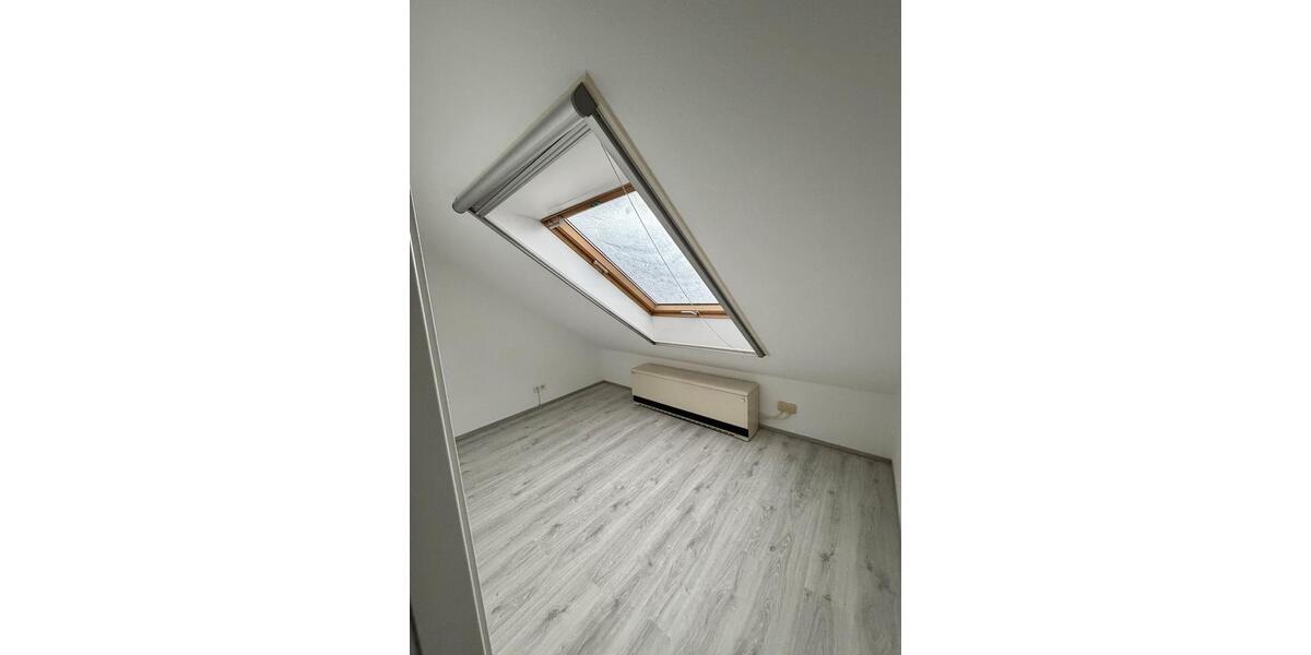 Dachgeschoßwohnung Wuppertal Unterbarmen - 5 Zimmer, 85 m&sup2;, 800&euro; | Angebot:25395285