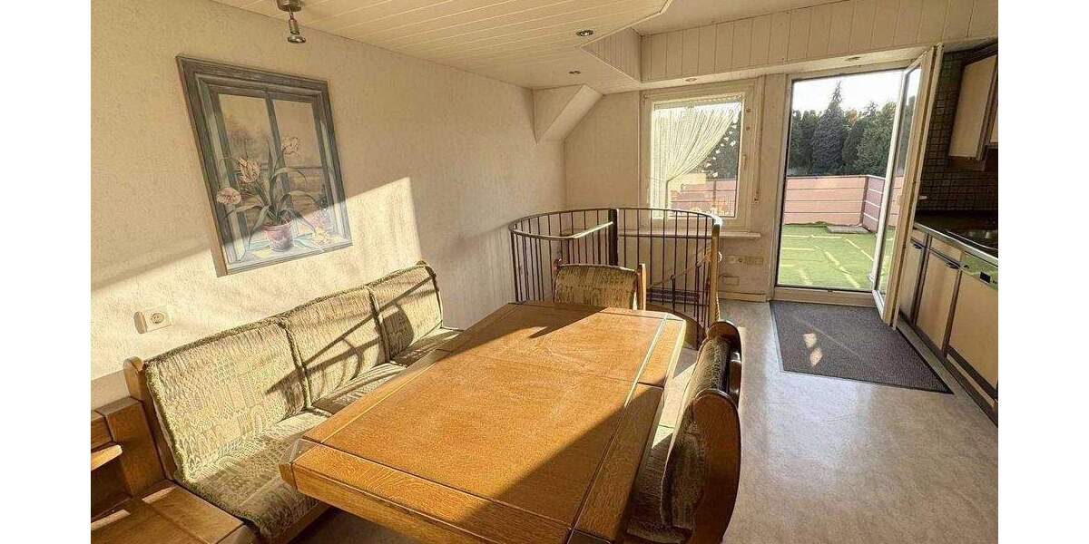 GEPFLEGTE DOPPELHAUSHÄLFTE MIT GARAGEN AUF GROßEM GRUNDSTÜCK IN DER MENGEDER HEIDE 6 zimmer