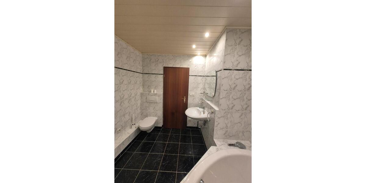 Dachgeschoßwohnung Duisburg Hochheide - 2 Zimmer, 90 m&sup2;, 896&euro; | Angebot:25613644