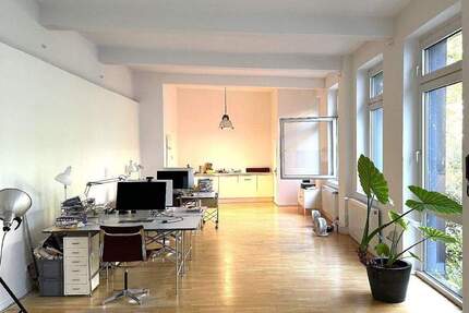 Düsseldorf-Friedrichstadt! Helles, großräumiges Büro mit PKW-Stellplatz! 1 zimmer