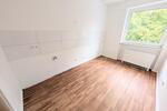 **Was will man mehr? +Balkon +frisch gestrichen +Laminat +modernes Badezimmer** zimmer