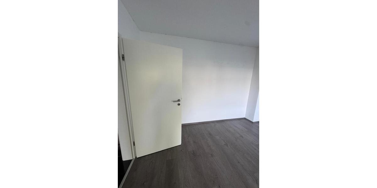 Moderne Wohnung in guter Lage von Buer zimmer