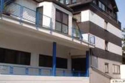 Gem. Büro- oder Praxisräume als kleines Apartment im Souterrain zimmer