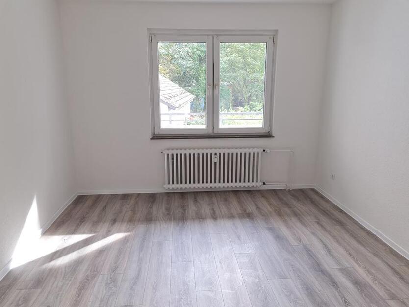 Renovierte 2-Zimmer-Wohnung im 2.Obergeschoss zu vermieten! *Mit Balkon* zimmer