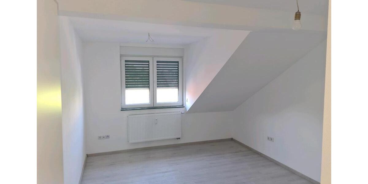 Dachgeschosswohnung mit Terasse 3 zimmer