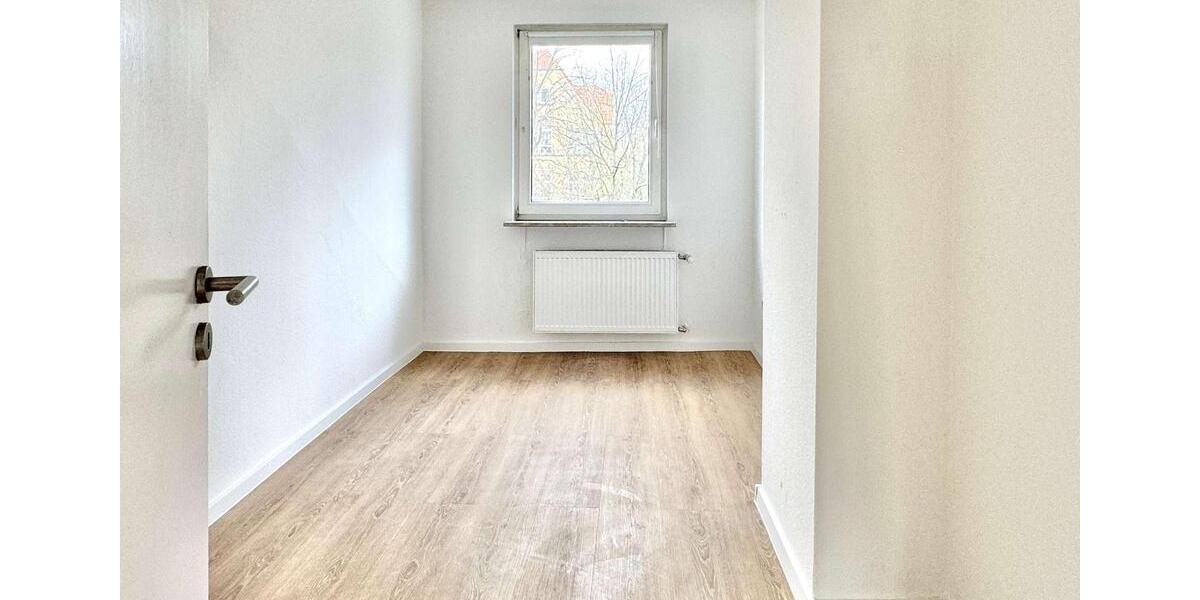 Sanierte 3 Zimmer-Dachgeschosswohnung wartet auf neue Mieter 3 zimmer