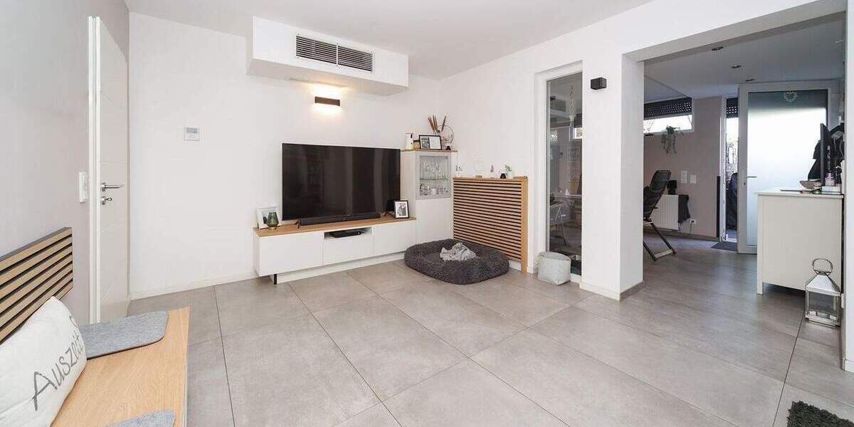 Hochwertige Erdgeschosswohnung mit Garten in kernsaniertem 3-Familienhaus 4 zimmer