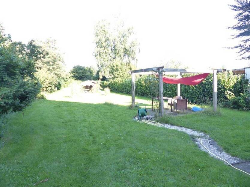 In 2000 kernsaniertes Mehrparteienhaus mit schönem Gartengrundstück in Recklinghausen- Grullbad.