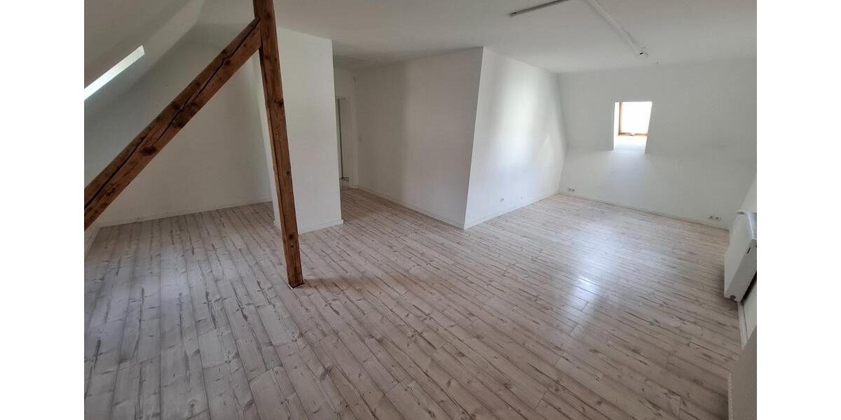 Große 4 Zimmer DG Wohnung inkl. Küche- 98m² 4 zimmer