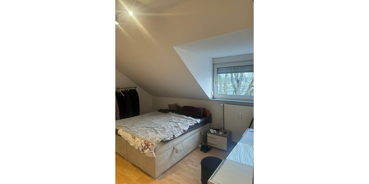 Möblierte Dachgeschosswohnung mit Dachterrasse 2 zimmer