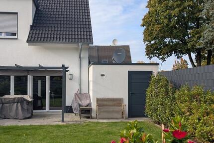 Gepflegte DHH (Bj. 2022) in Bottrop: Terrasse, Garten & Garage zimmer