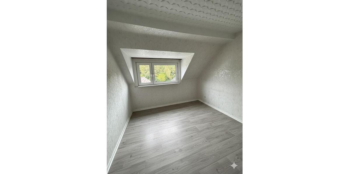 Dachgeschoßwohnung Essen Stadtbezirk VI - 3 Zimmer, 74 m&sup2;, 850&euro; | Angebot:26110167