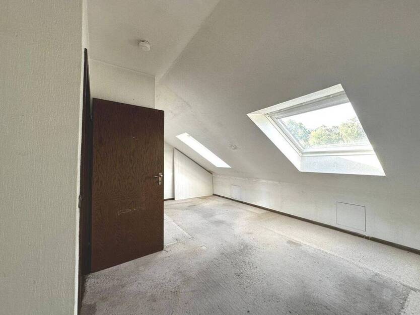 Attraktive Dachgeschoßwohnung mit 2 Zimmern in ruhiger Lage!