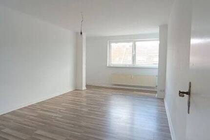 DU-Hochfeld, Wanheimer Straße 23-25 - 3-Zimmer-Wohnung im 5.OG ohne Aufzug ab Juli zu mieten !!