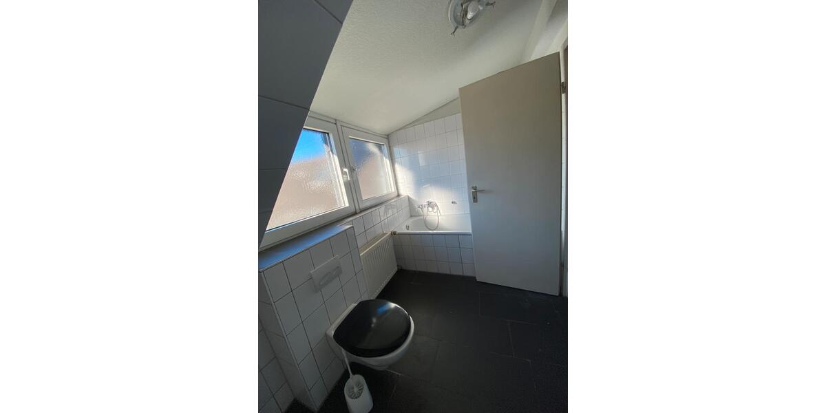 Dachgeschoßwohnung Duisburg Duisburg-Mitte - 2.5 Zimmer, 36 m&sup2;, 290&euro; | Angebot:26237041