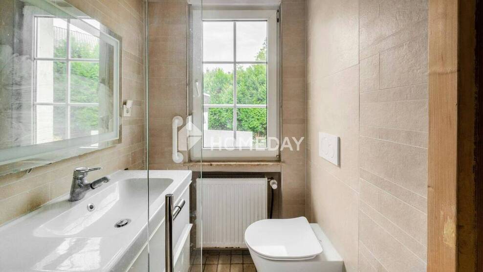 Doppelhaushälfte mit modernisierter Ausstattung, Doppelgarage und nachhaltiger Energieversorgung 5 zimmer