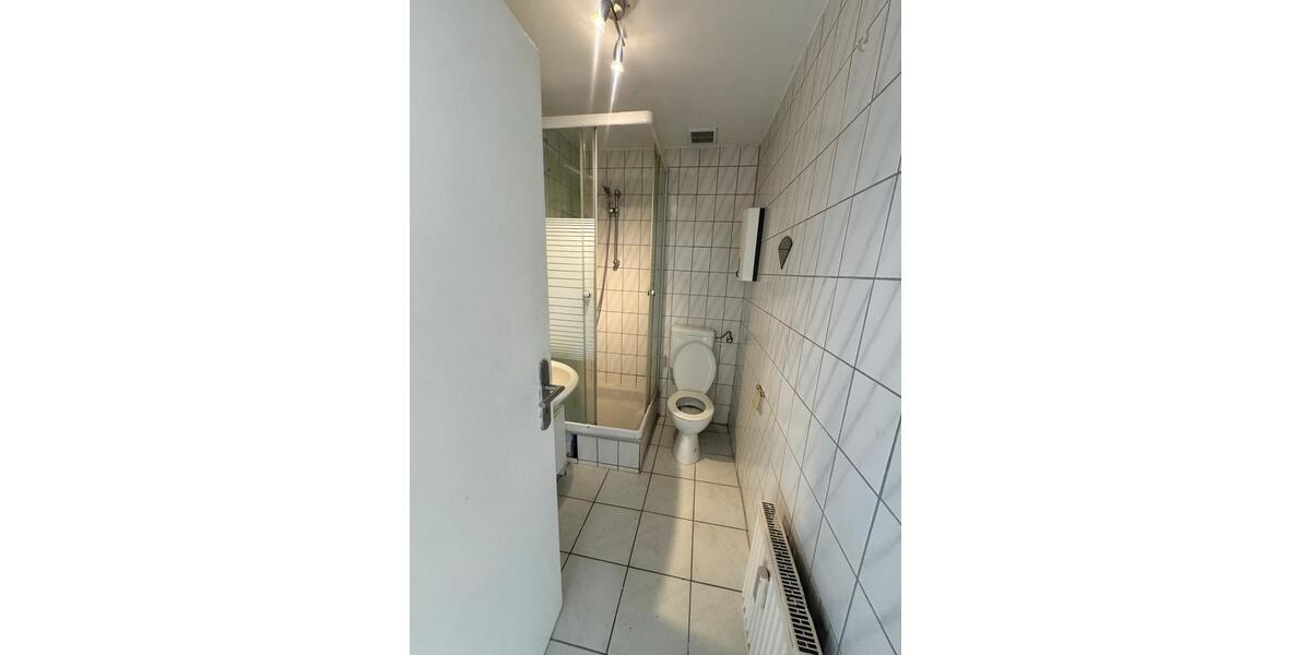Dachgeschoßwohnung Duisburg Mittelmeiderich - 3 Zimmer, 66 m&sup2;, 750&euro; | Angebot:26165974