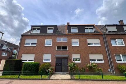 Helle Dachgeschosswohnung in Oberhausen-Buschhausen mit offener Küche, modernem Bad und Garage! 3 zimmer