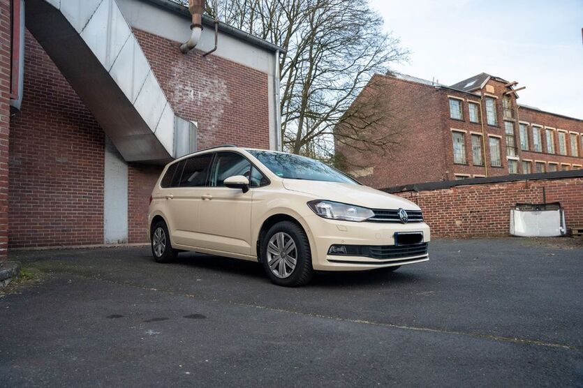 VW Touran 61.230 km 27.890 € Wuppertal 42283