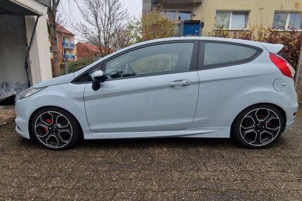 Ford Fiesta 82.938 km 13.000 € Dortmund 44388