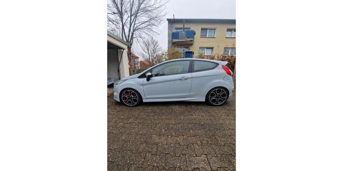 Ford Fiesta 82.938 km 13.000 € Dortmund 44388