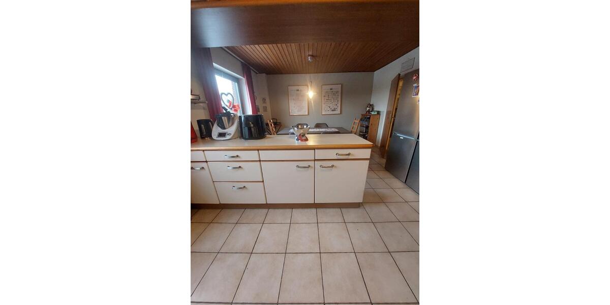 Reihenhaus Hünxe - 7 Zimmer, 250 m&sup2;, 2.200&euro; | Angebot:26295244