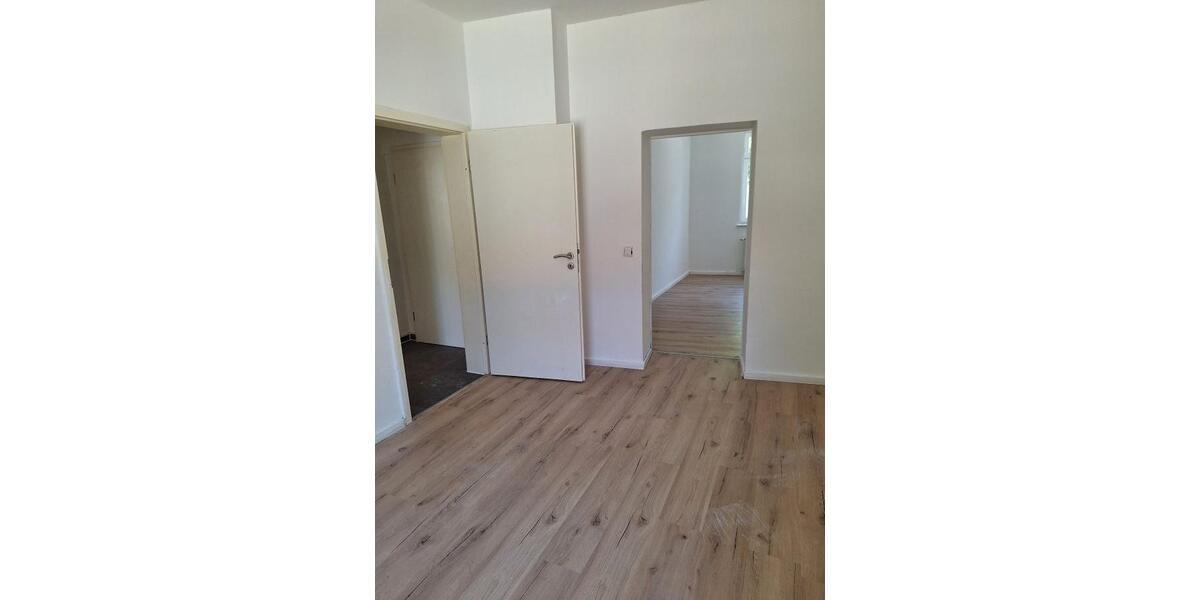 Provisionsfrei* Große 4-Zi-Wo, Gelsk Heßler, bezugsfrei, Erdgeschoß, Garage mgl. 4 zimmer