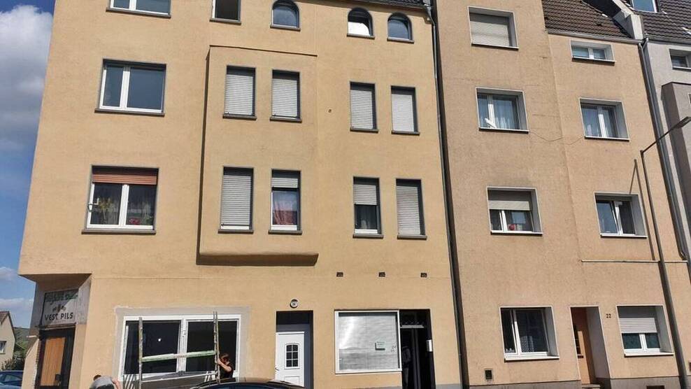 Modernisiertes Wohn- und Geschäftshaus, 488 qm vermietbare Fläche, 3 Garagen