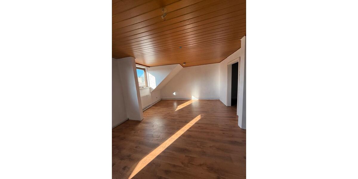 Dachgeschoßwohnung Gelsenkirchen Gelsenkirchen-Nord - 2 Zimmer, 77 m&sup2;, 450&euro; | Angebot:26341699