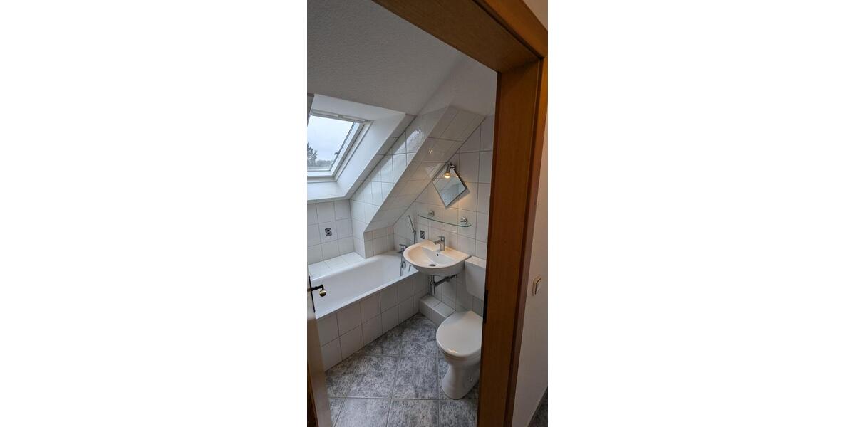 Dachgeschoßwohnung Gelsenkirchen Gelsenkirchen-West - 3 Zimmer, 67 m&sup2;, 600&euro; | Angebot:24846423