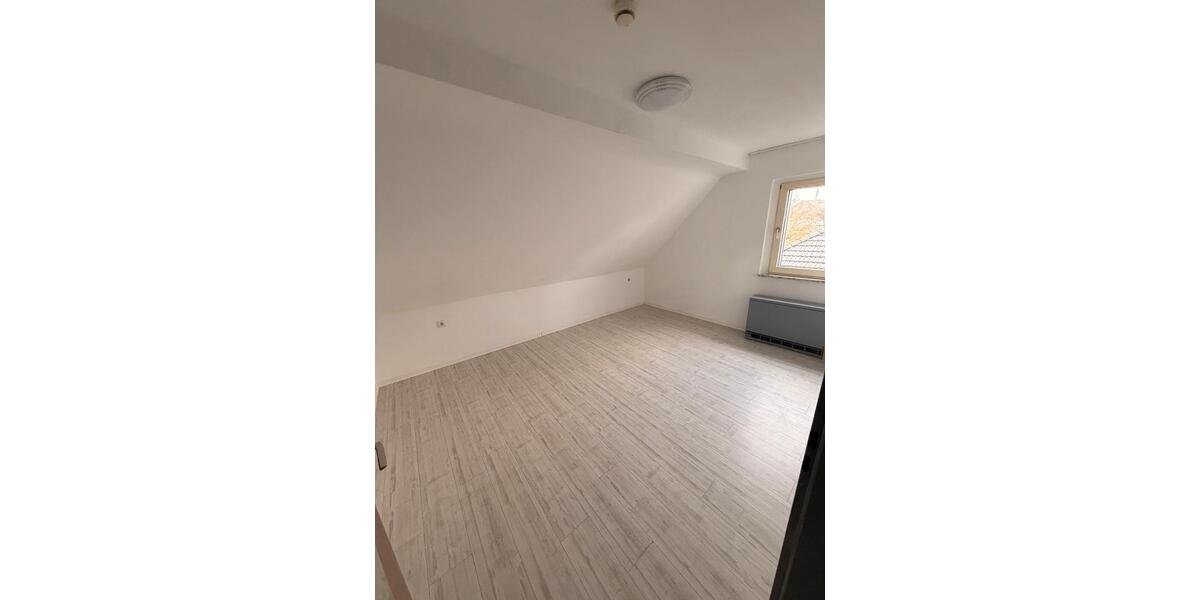 Helle Dachgeschoss Wohnung 3 zimmer