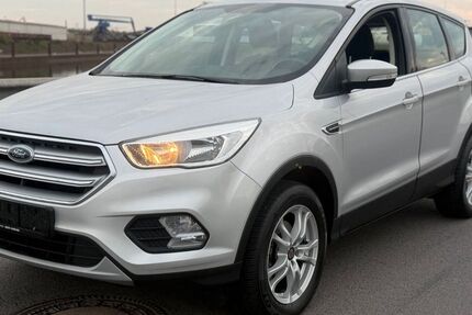 Ford Kuga 93.650 km 9.749 &euro; Duisburg 47138