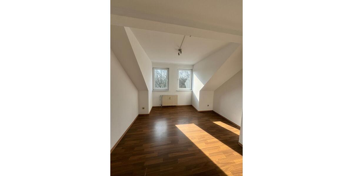 Dachgeschoßwohnung Duisburg Mittelmeiderich - 3 Zimmer, 66 m&sup2;, 750&euro; | Angebot:26165974