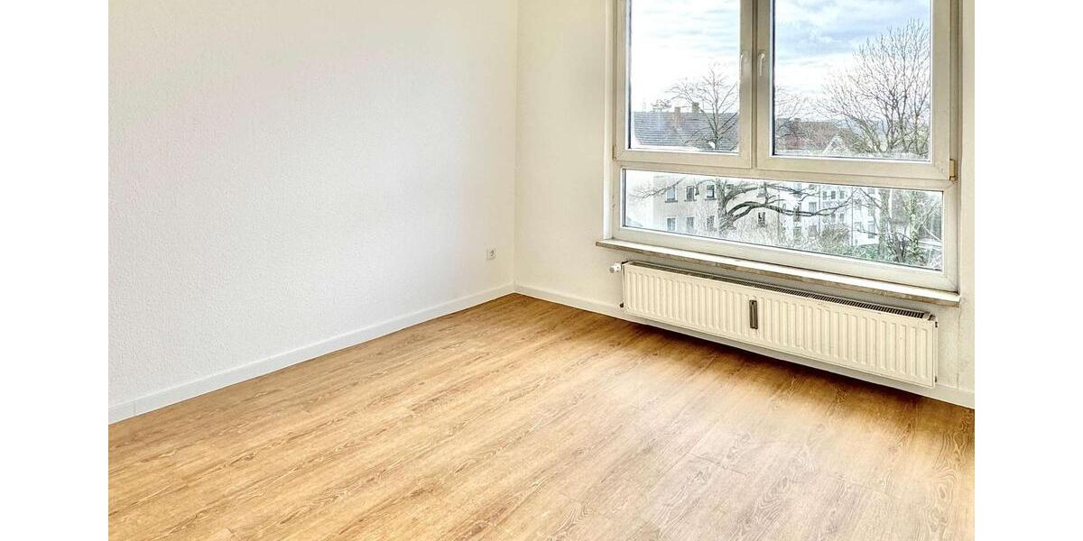 Sanierte 3 Zimmer-Dachgeschosswohnung wartet auf neue Mieter 3 zimmer